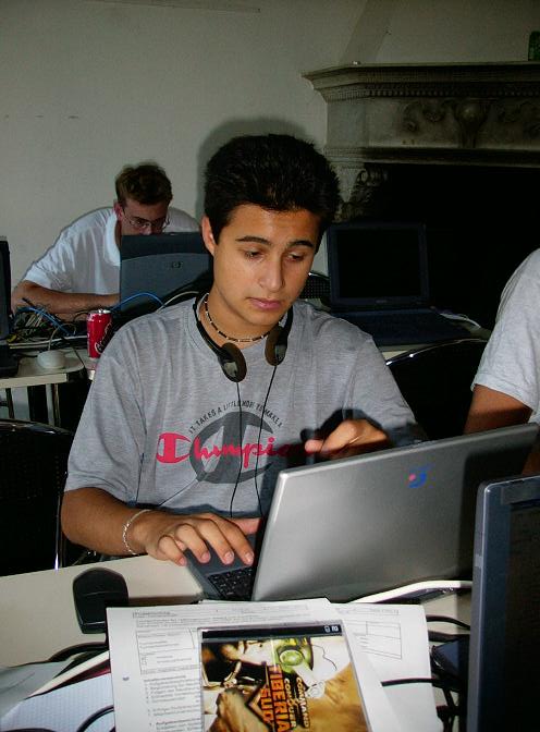 Da liegt ja interessante Software auf dem Tisch